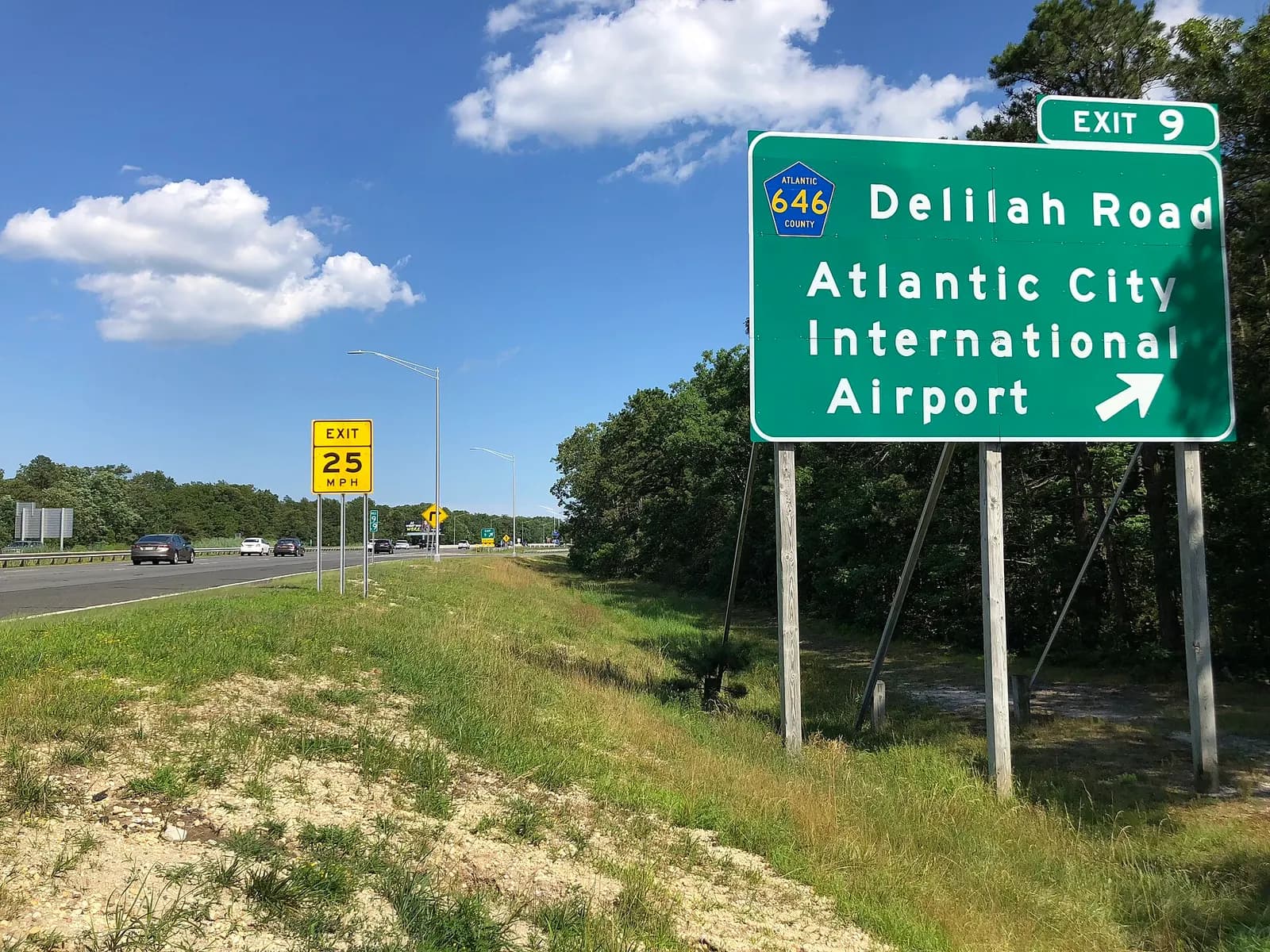 Atlantic City Expressway eastbound at Exit 9 for Delilah Road and Atlantic City International Airport.