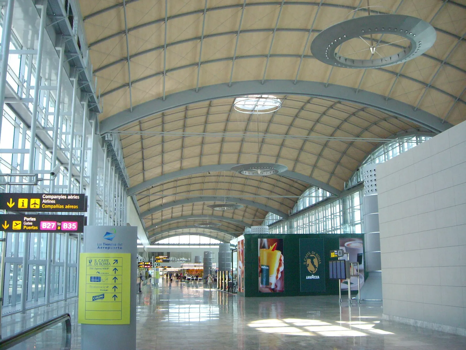 Interior of the new terminal at Alicante-Elche Airport