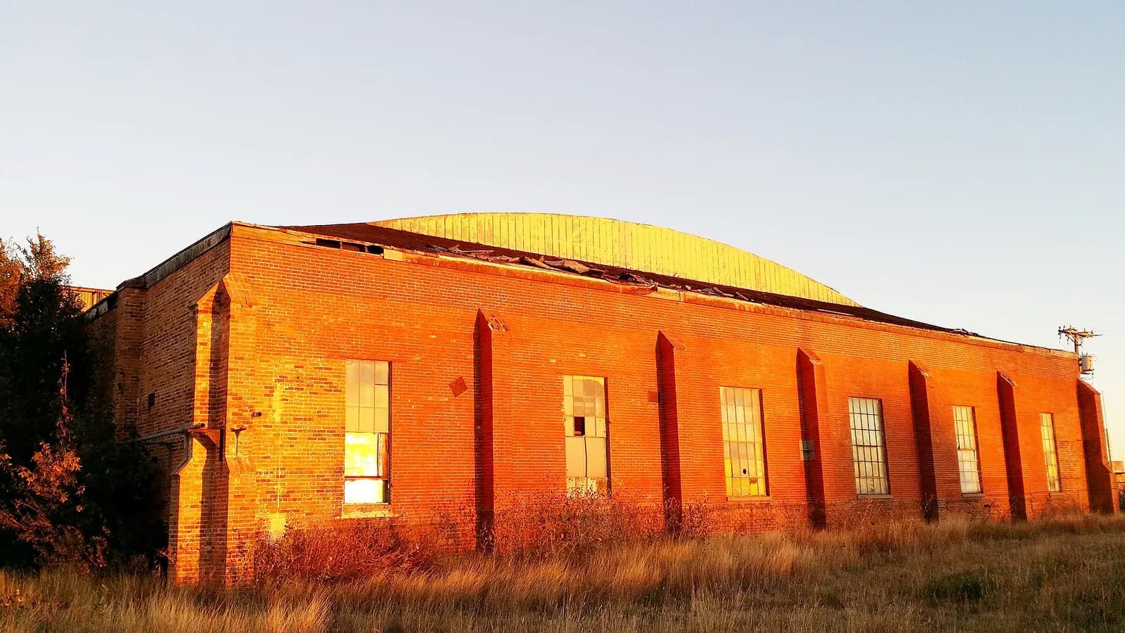 Abandoned Aircraftsmen hangar on the English Field campus at Amarillo airport.