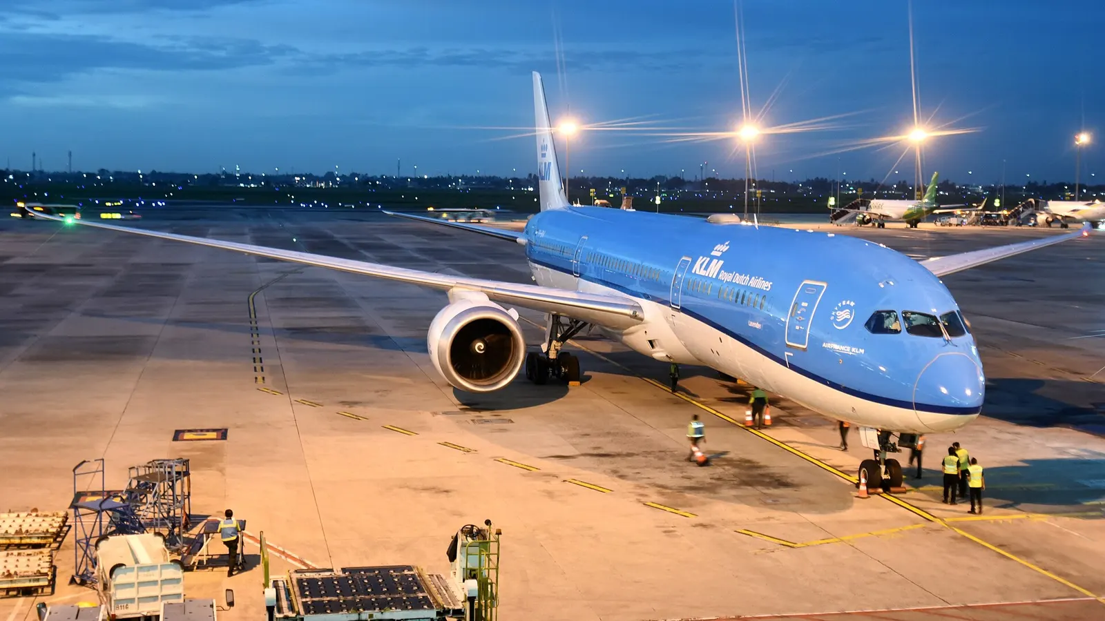 KLM Boeing 787-9 PH-BHI Lavendel / Lavender pauses at Terminal 3, Soekarno–Hatta International Airport (CGK/WIII) near Jakarta, Indonesia, between arriving from Amsterdam Airport Schiphol (AMS/EHAM), Netherlands, and Kuala Lumpur International Airport (KUL/WMKK), Malaysia, as KL809, and departing fo
