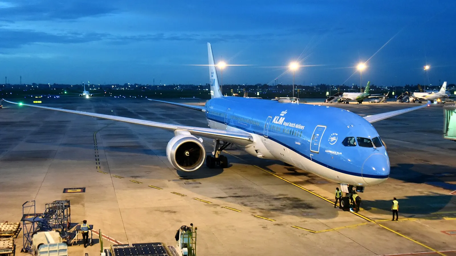 KLM Boeing 787-9 PH-BHI Lavendel / Lavender pauses at Terminal 3, Soekarno–Hatta International Airport (CGK/WIII) near Jakarta, Indonesia, between arriving from Amsterdam Airport Schiphol (AMS/EHAM), Netherlands, and Kuala Lumpur International Airport (KUL/WMKK), Malaysia, as KL809, and departing fo