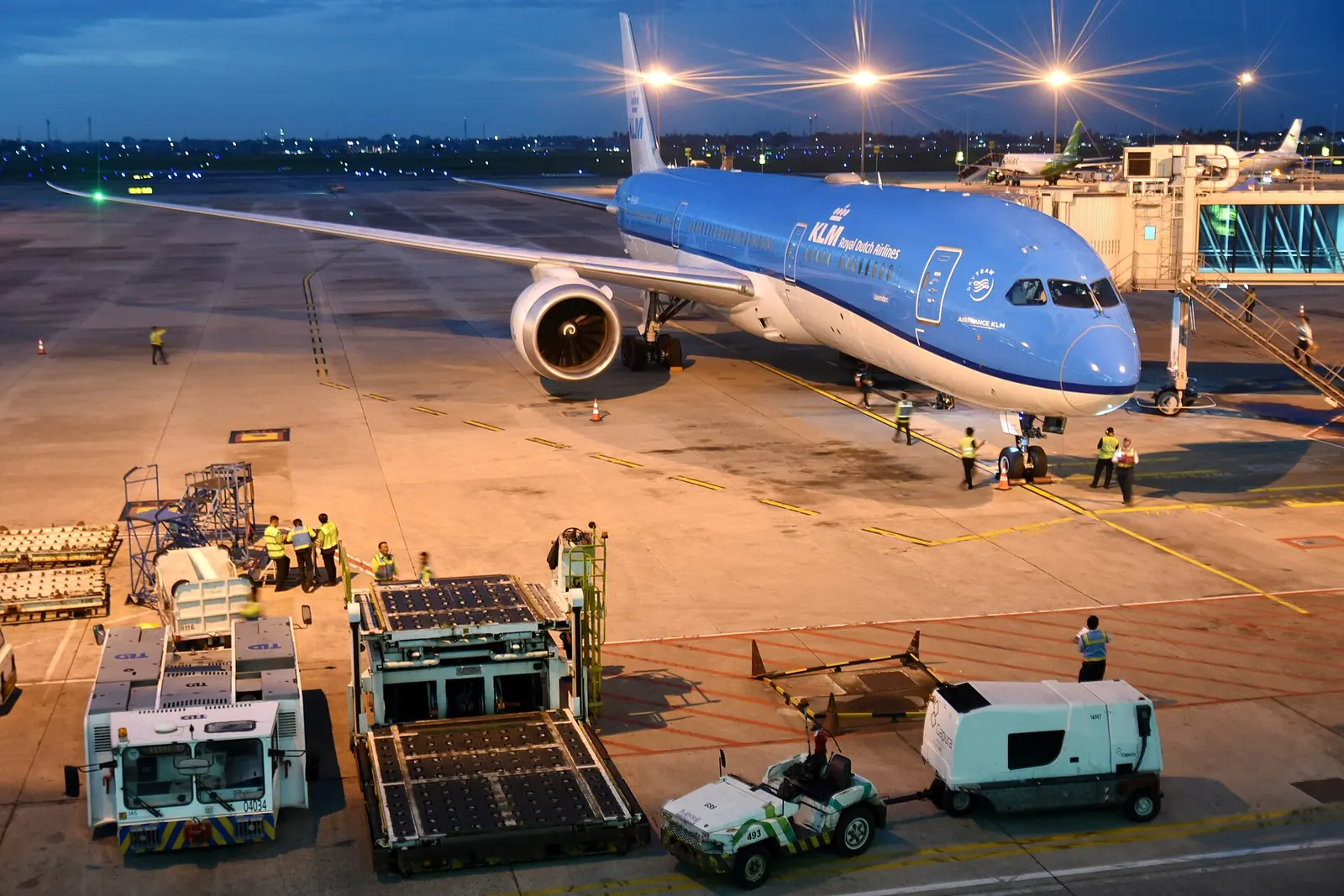 KLM Boeing 787-9 PH-BHI Lavendel / Lavender pauses at Terminal 3, Soekarno–Hatta International Airport (CGK/WIII) near Jakarta, Indonesia, between arriving from Amsterdam Airport Schiphol (AMS/EHAM), Netherlands, and Kuala Lumpur International Airport (KUL/WMKK), Malaysia, as KL809, and departing fo