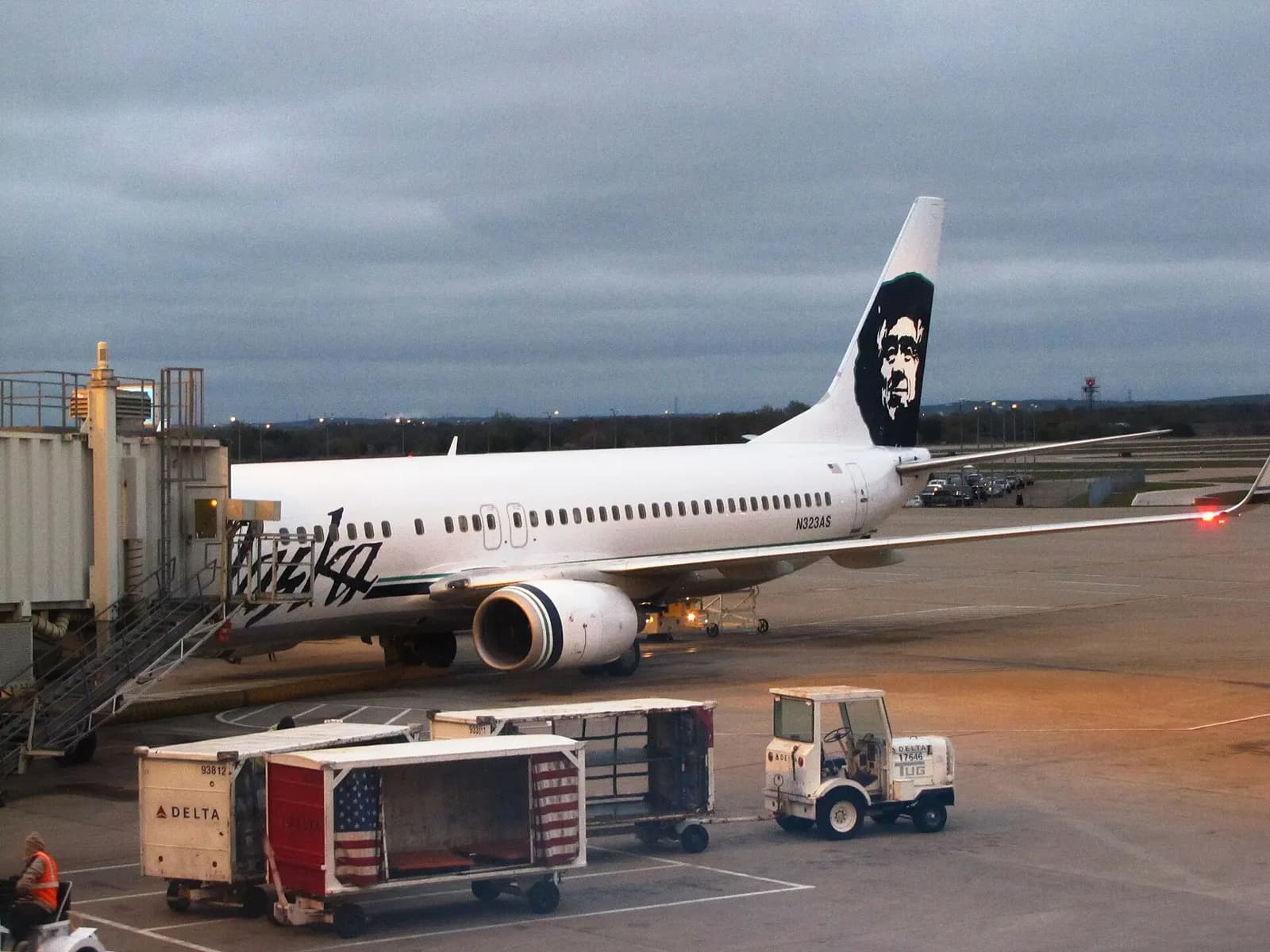 Alaska Airlines Boeing 737-900 Austin-Bergstrom International Airport