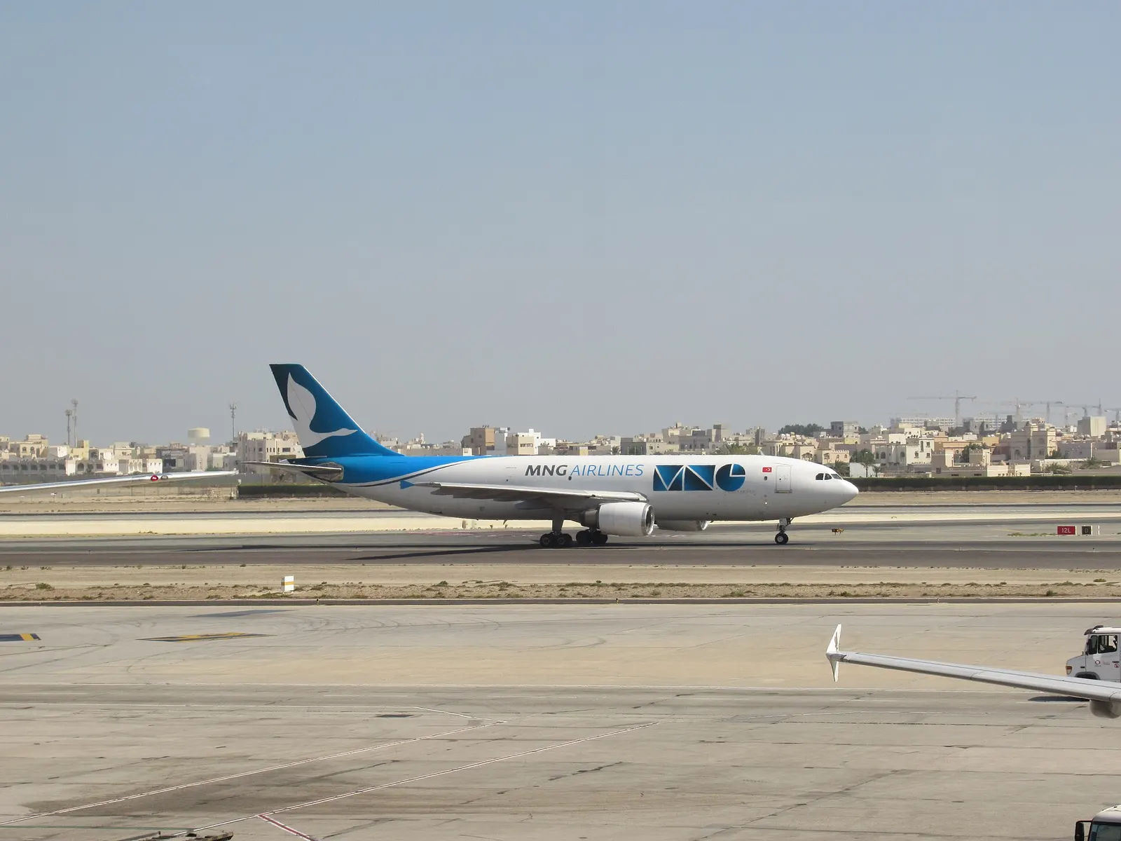 MSN: 521 / Delivery: 24 Nov 1989 (China Eastern Airlines) / Location: Bahrain International Airport - BAH / Flight time: 2:12