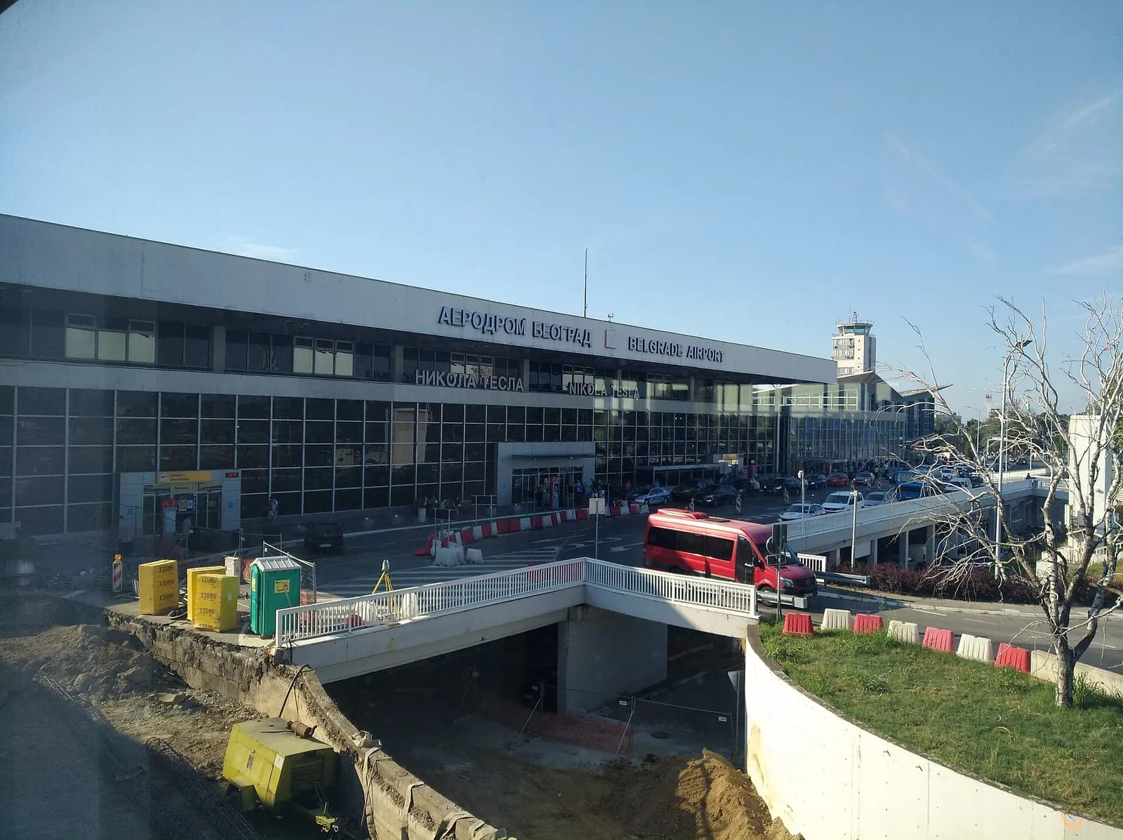 Bâtiment du terminal 1 de l'aéroport de Belgrade, en Serbie.