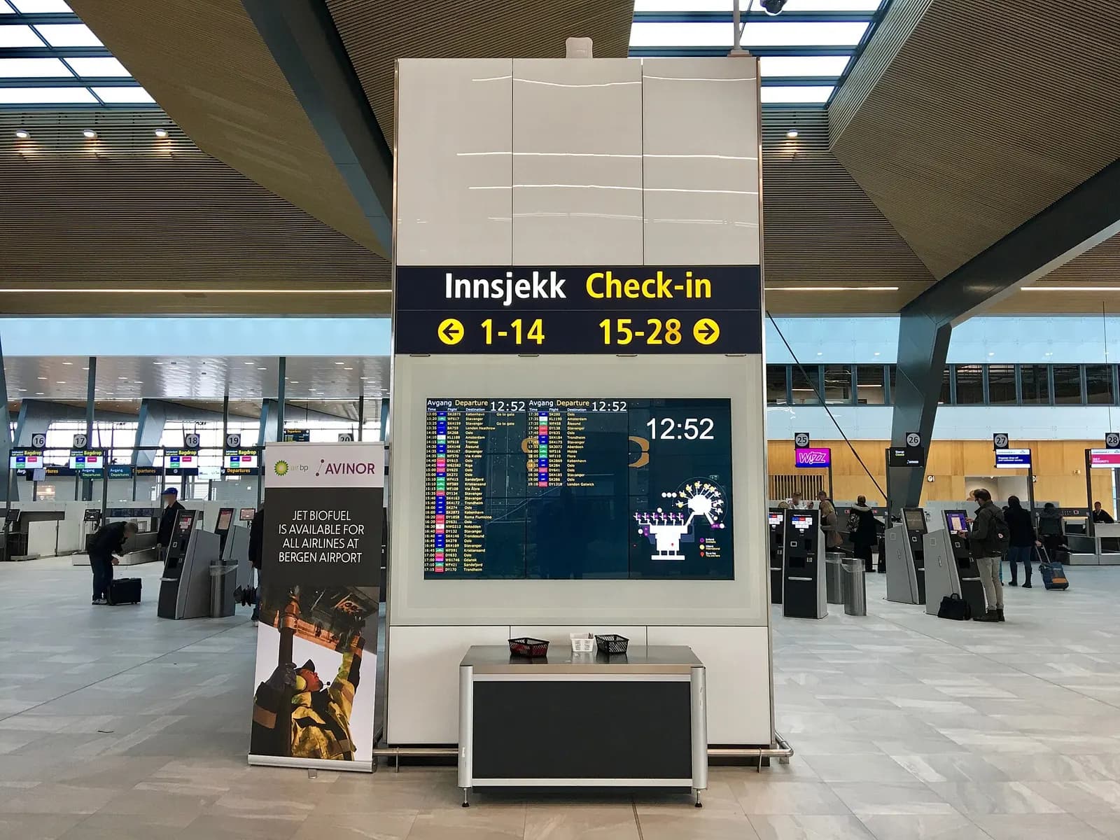 Bergen Airport, BGO (Bergen Lufthavn, Flesland) – Terminal 3 (opened 2017) – departure information board in check-in area (tavle med tidstabeller i avgangshallen). Bergen, Norway, October 2017.