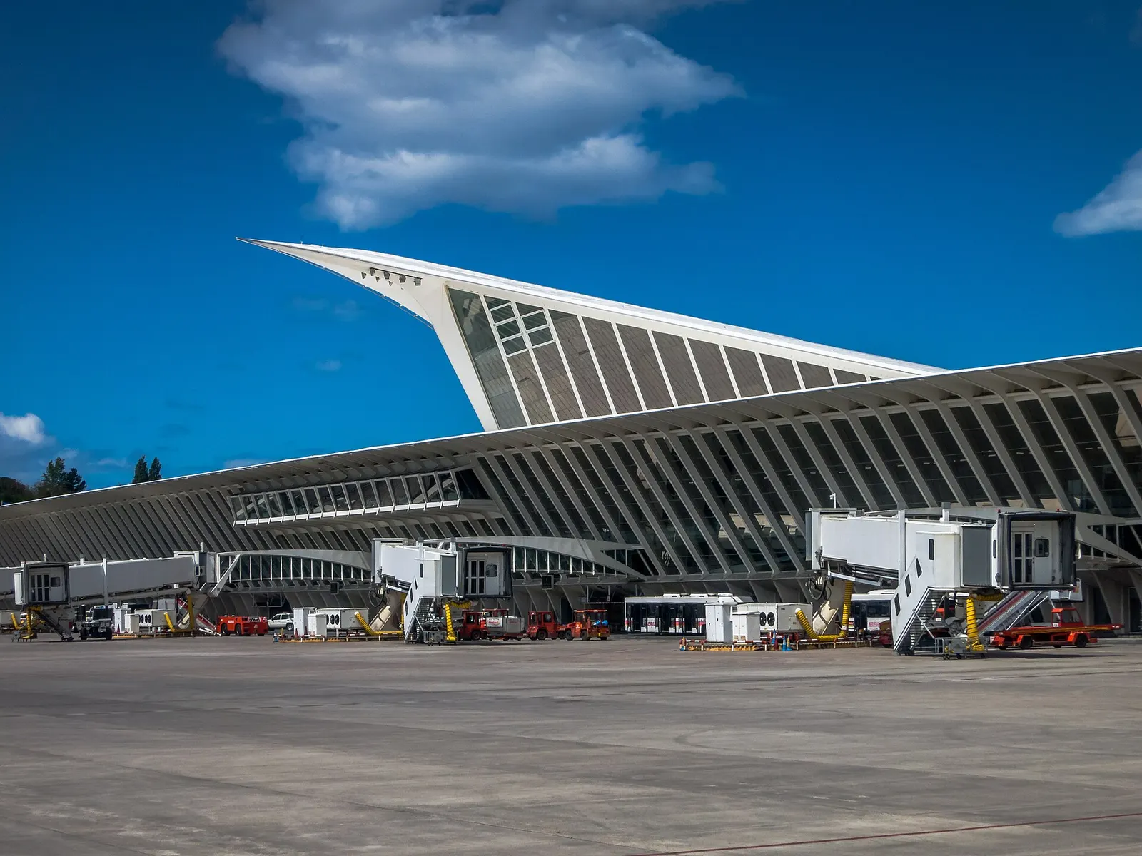 Bilbao Airport Loiu terminal exterior wide view