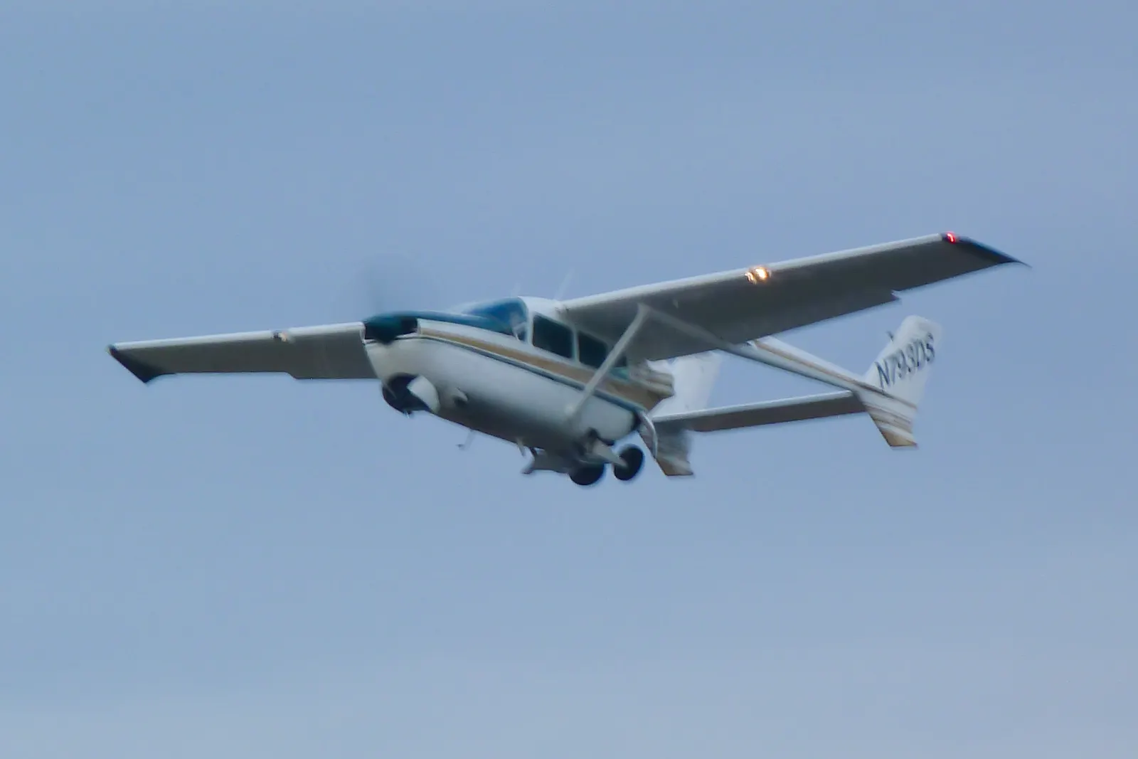 Cessna Super Skymaster 337F (registry number N793DS) takes off from Bellingham International Airport