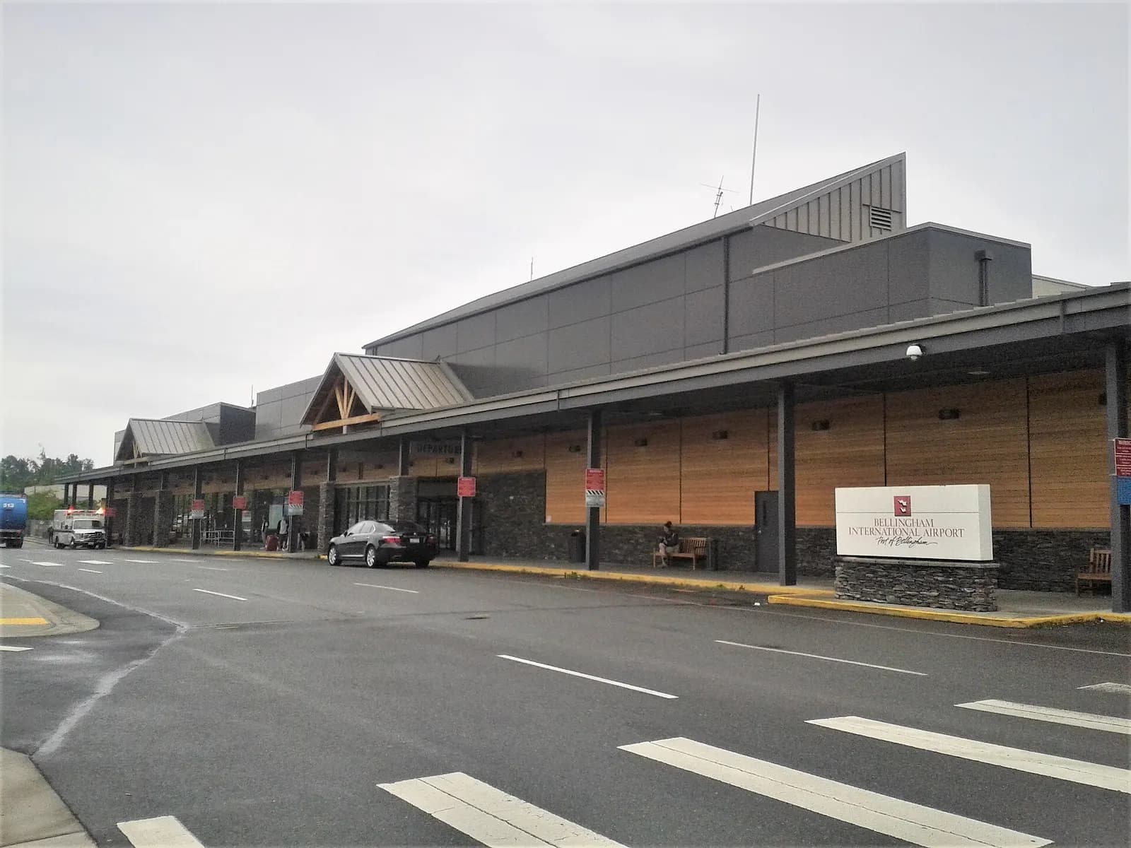 photo of the front of the KBLI passenger terminal in Bellingham, WA, USA
