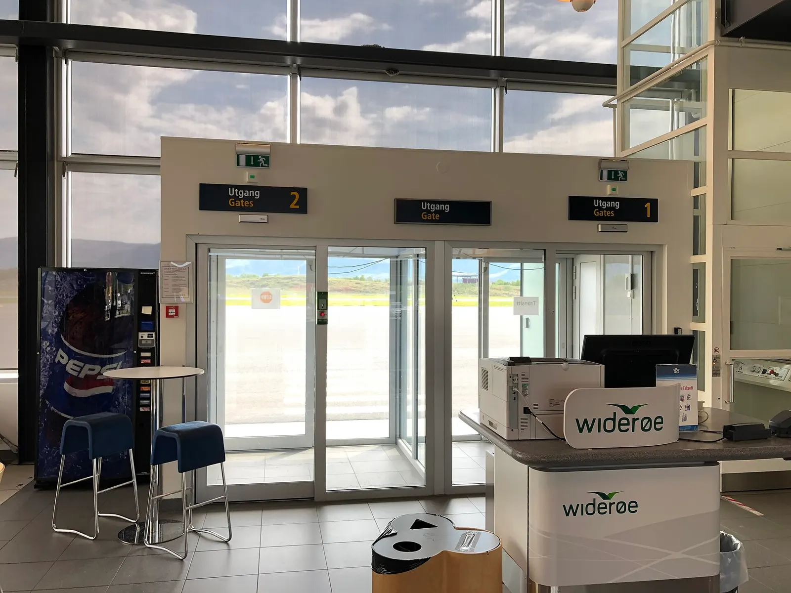 Airside gate seating area at Brønnøysund Airport