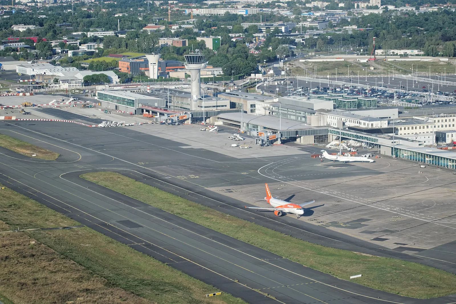Bordeaux-Mérignac Airport apron and terminal area, August 2020