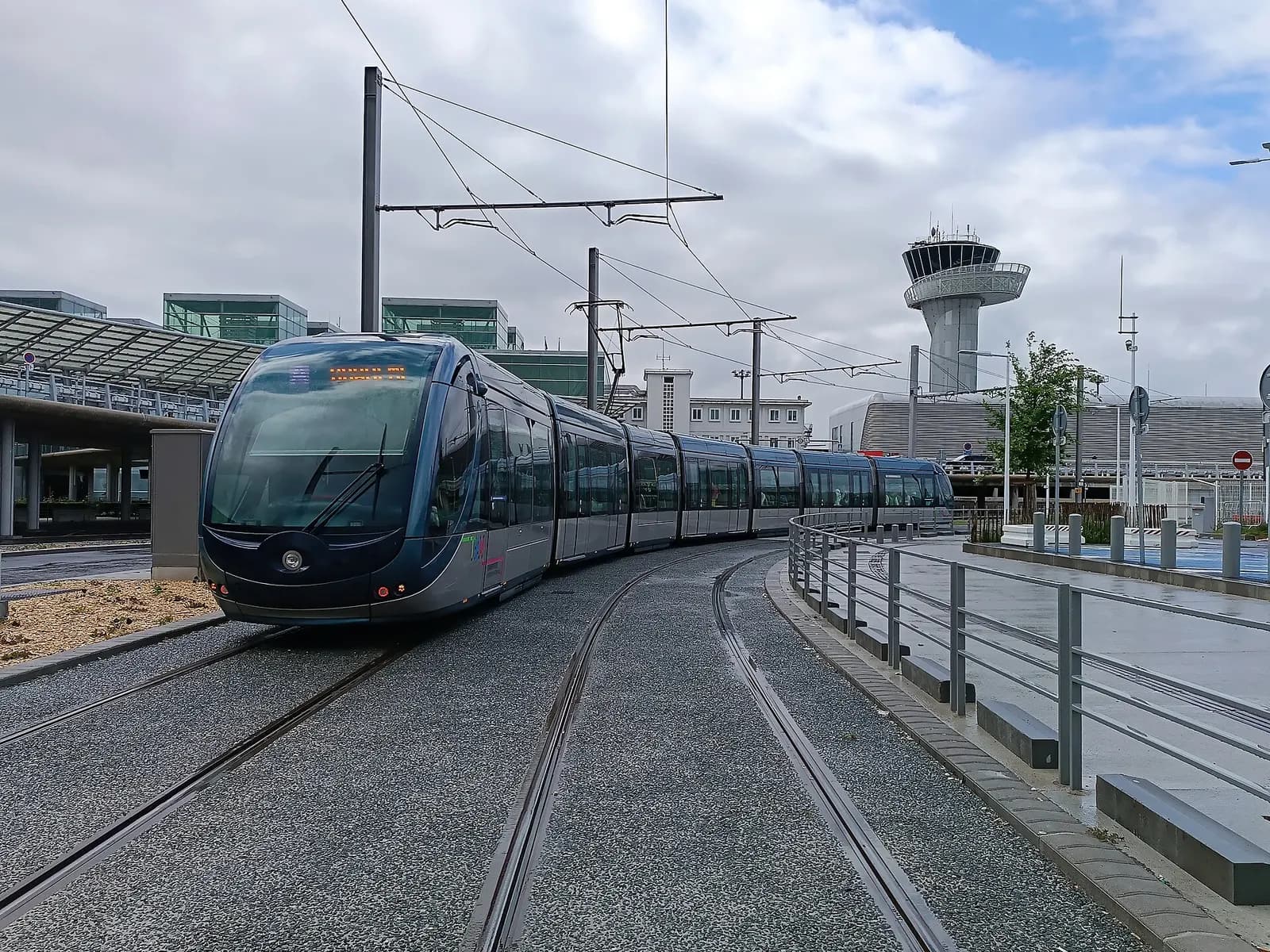 Airport tram alignment near Bordeaux-Mérignac terminals, May 2023