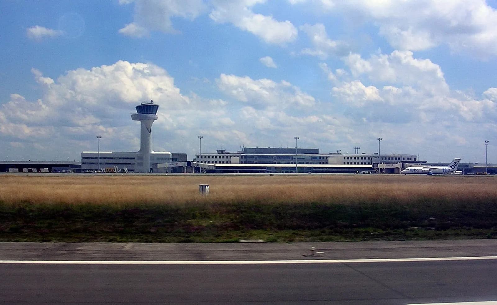 Exterior view of Bordeaux-Mérignac Airport passenger terminal