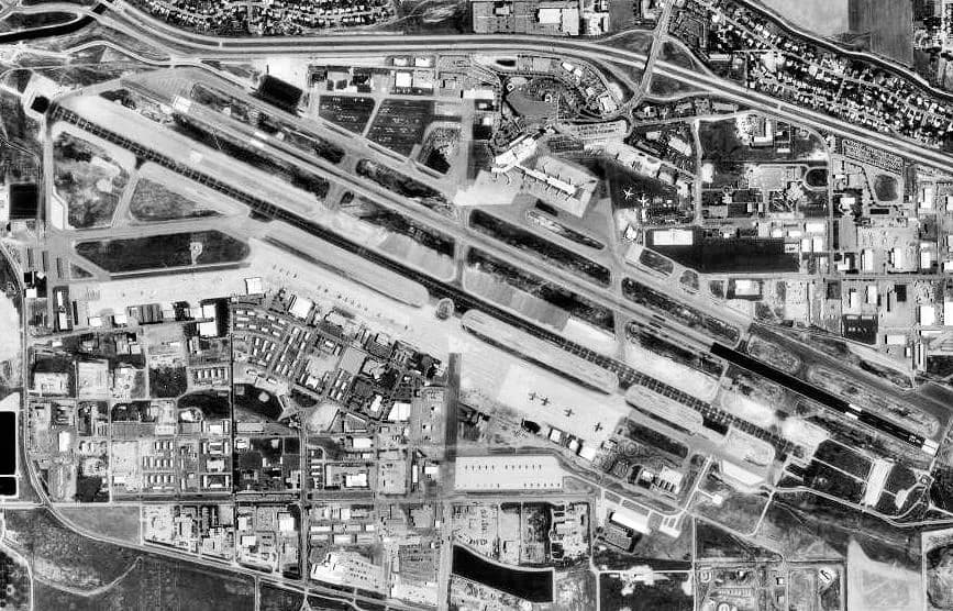 1998 USGS aerial of Boise Airport showing the two 10/28 parallels and the pre-rebuild north-side terminal.