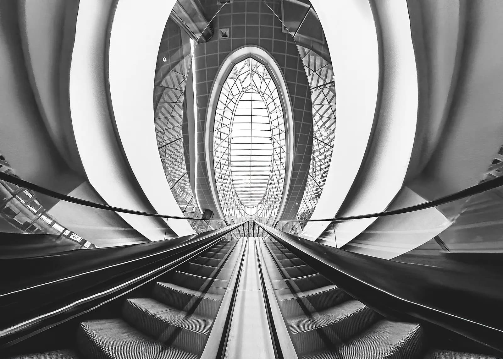 Contemporary architectural detail inside Bari Karol Wojtyła Airport