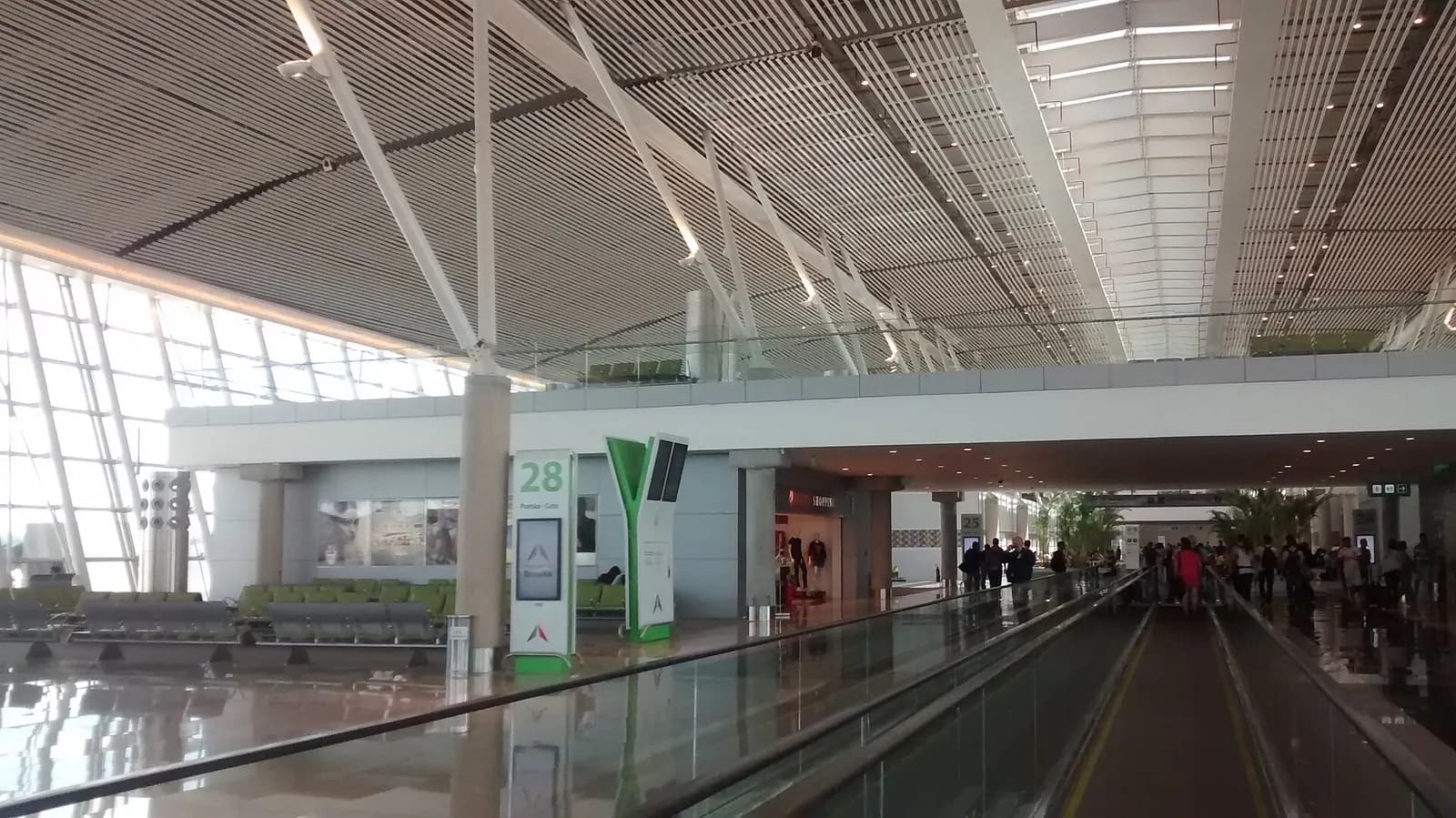 This is a picture of the South Concourse of Juscelino Kubitschek International Airport in Brasilia, Brazil. The concourse is connected to BSB's main terminal and opened in April 2014.
