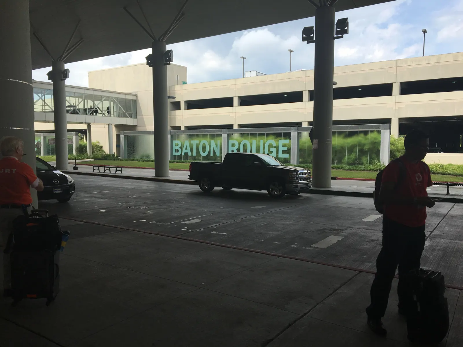 August 2016 drop-off lane at Baton Rouge Metropolitan Airport with cars at the curb.