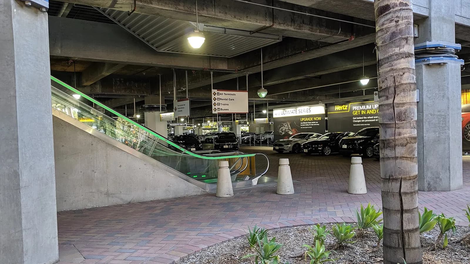 Entrance to the walkways from the Bus Connector at Hollywood Burbank Airport
