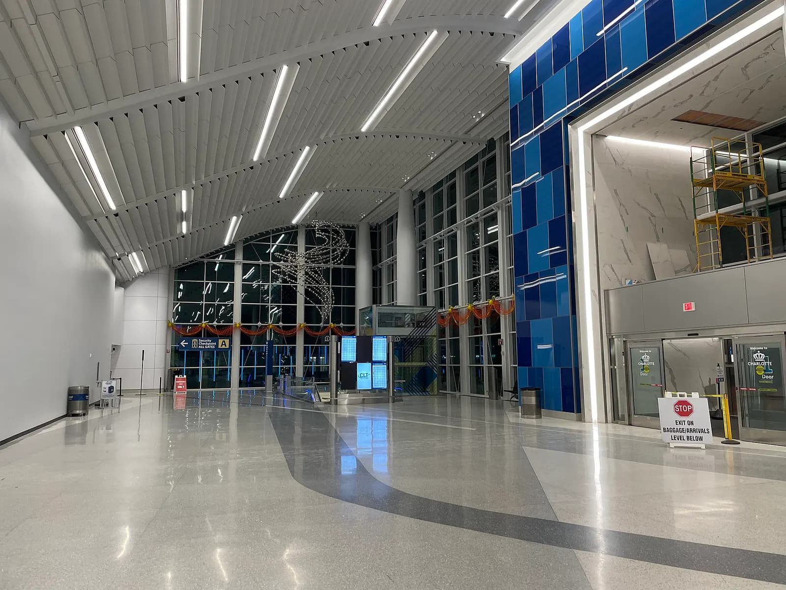 The open check-in hall in the main terminal at Charlotte Douglas International Airport, photographed before the TSA security checkpoint during 2022 renovations.