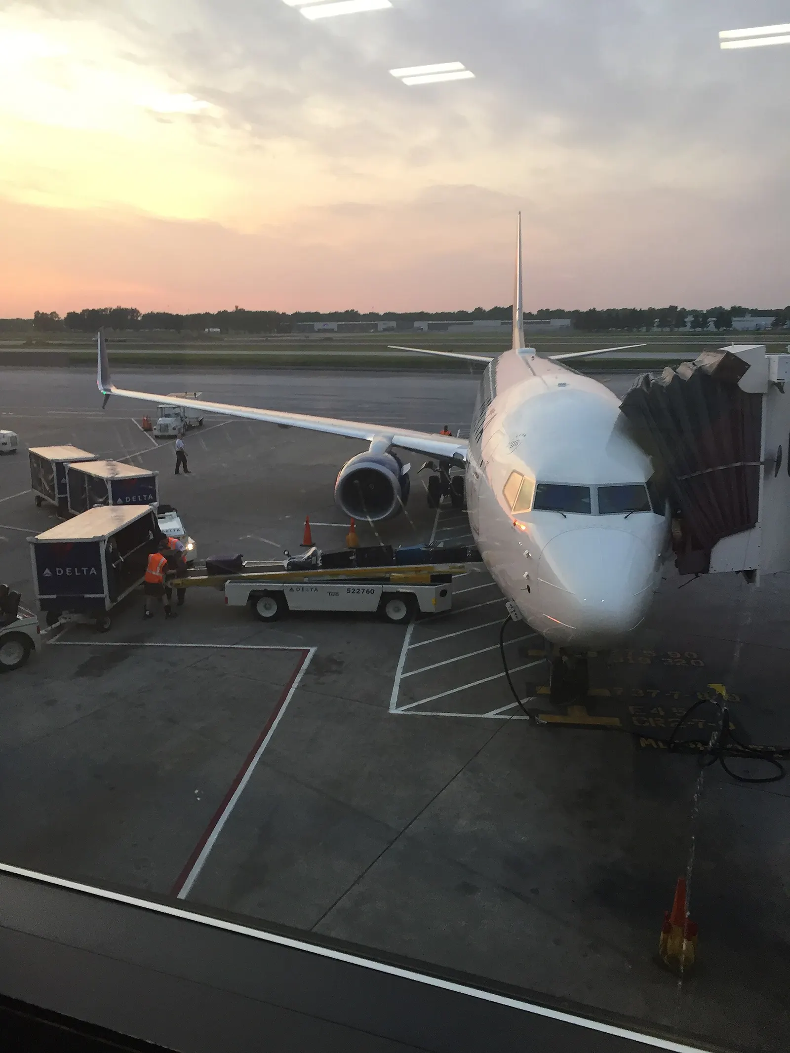 Delta 737-932ER at Port Columbus Airport just arrived from Atlanta Hartsfield-Jackson International Airport