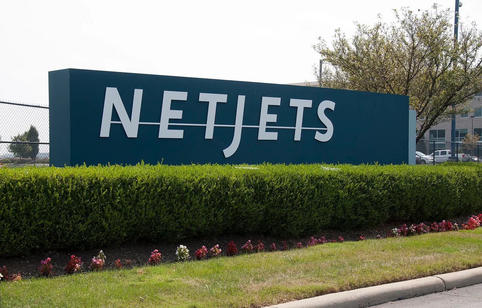 Entrance sign to the NetJets Terminal and Hub at John Glenn Columbus International Airport (KCMH),