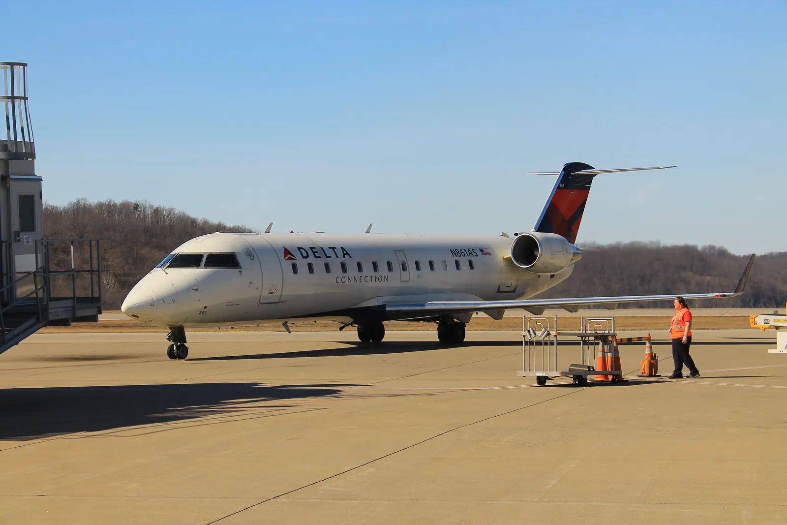 Delta CRJ-200 on the Yeager Airport ramp, February 2017