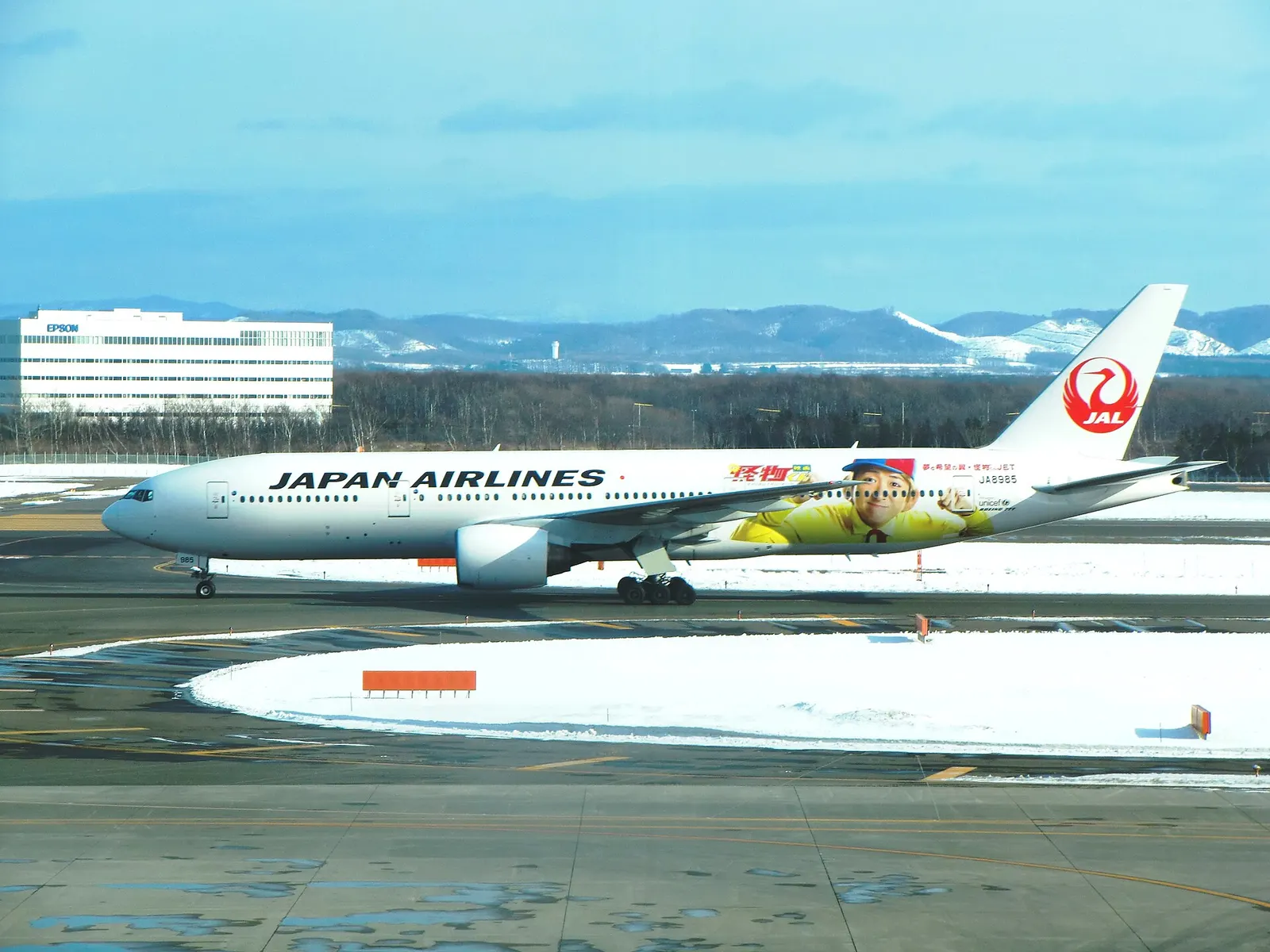 Japan Airlines (JAL) Boeing777-200, JA8985. This aircraft is used for Kaibutsu-kun JET. This picture was taken in Terminal building of New Chitose Airport, Chitose city, Hokkaido prefecture, Japan.
