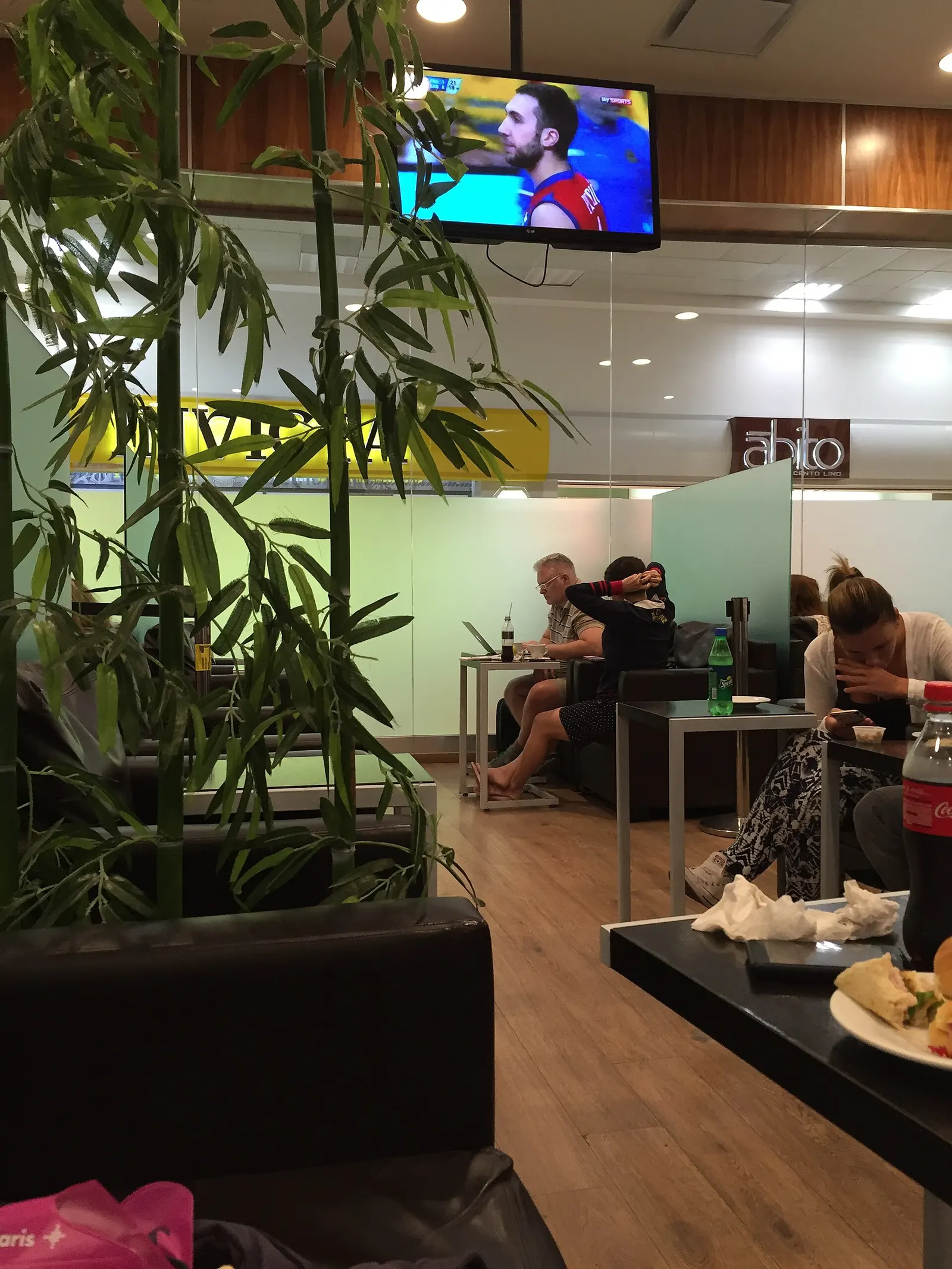Interior of the Mera VIP Lounge at Cancún International Airport with seating and service counters.