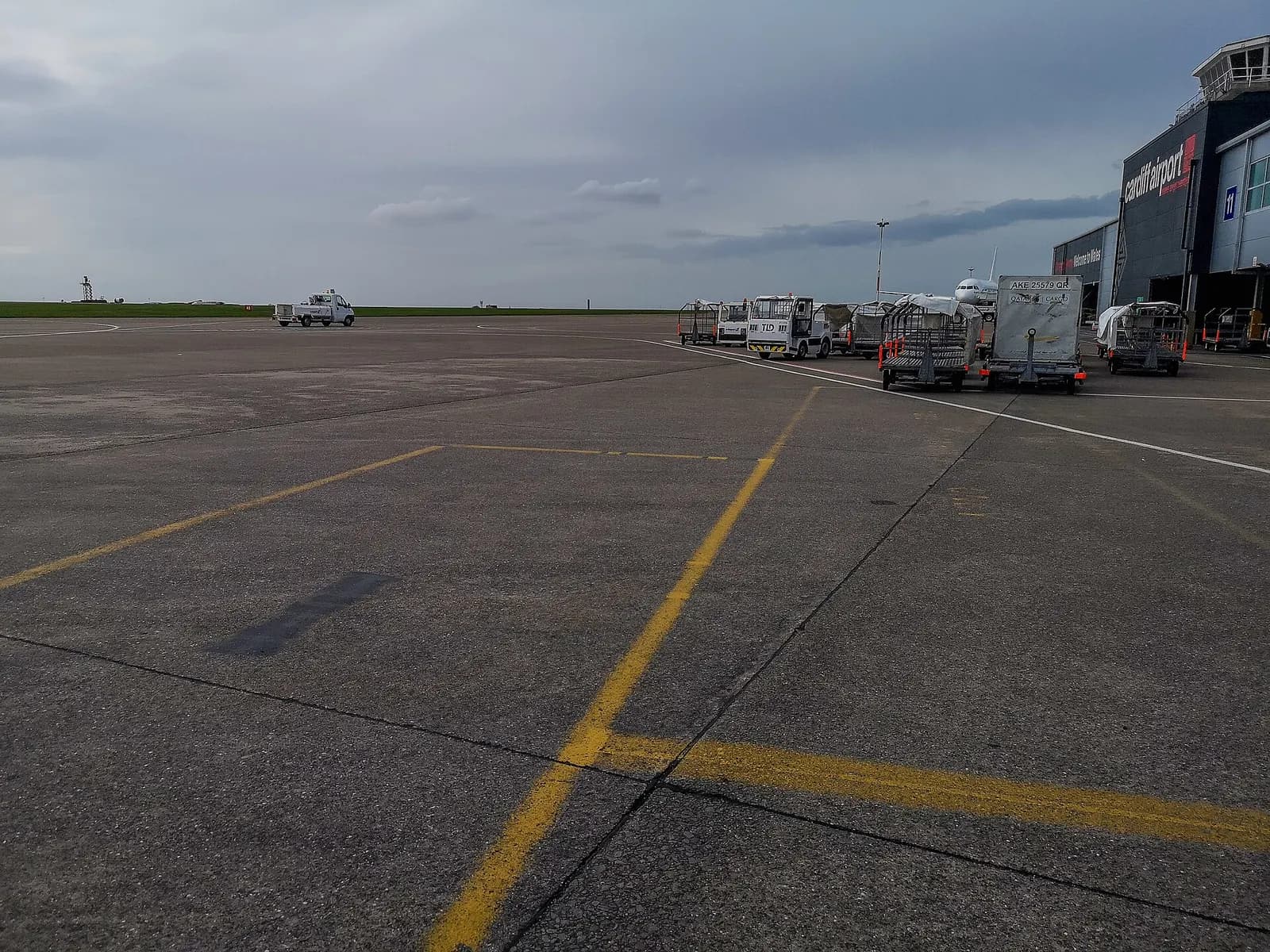 Cardiff Airport : Gates
