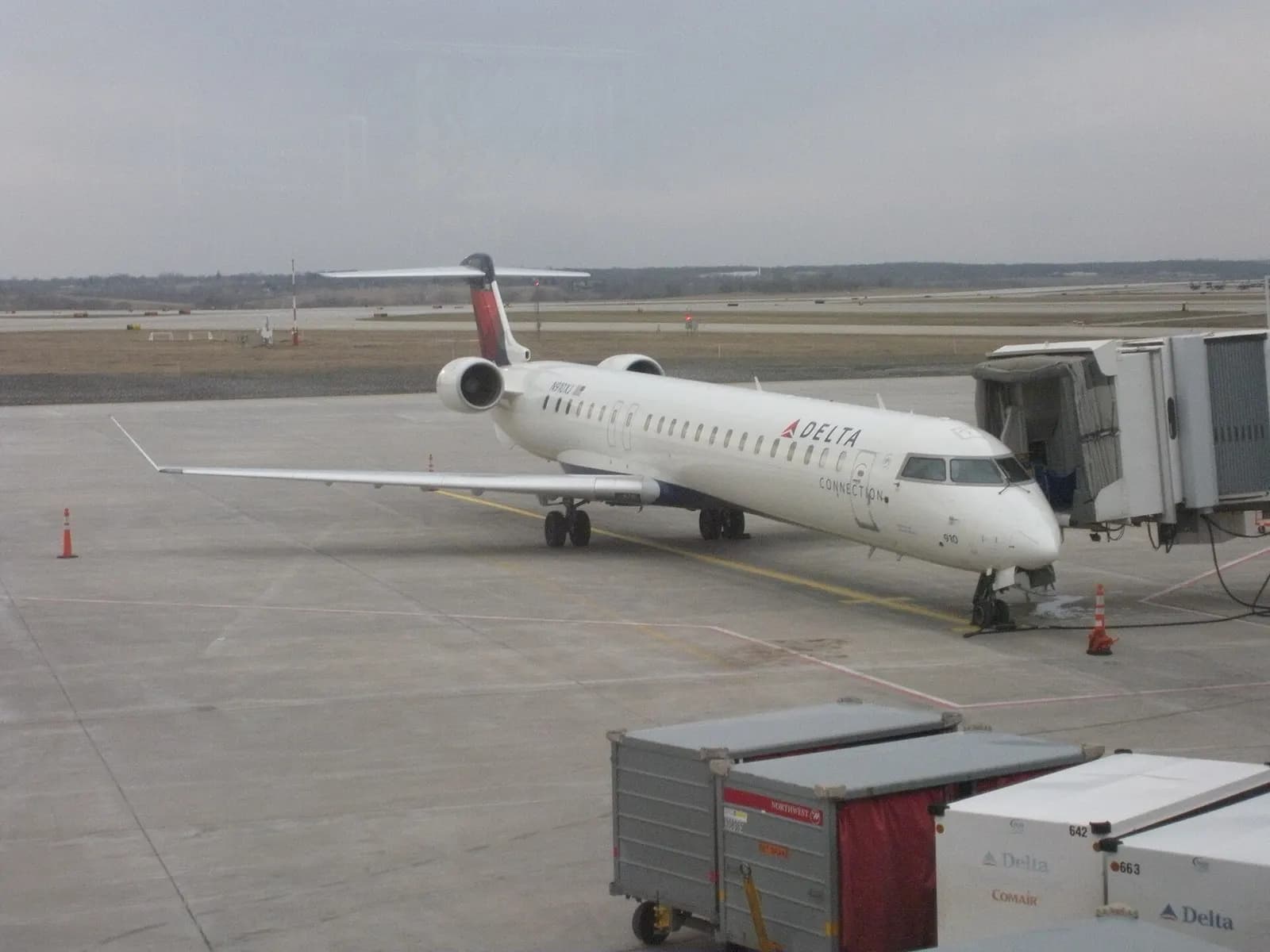 Delta Connection CRJ-900 parked at a Des Moines International Airport jetbridge.