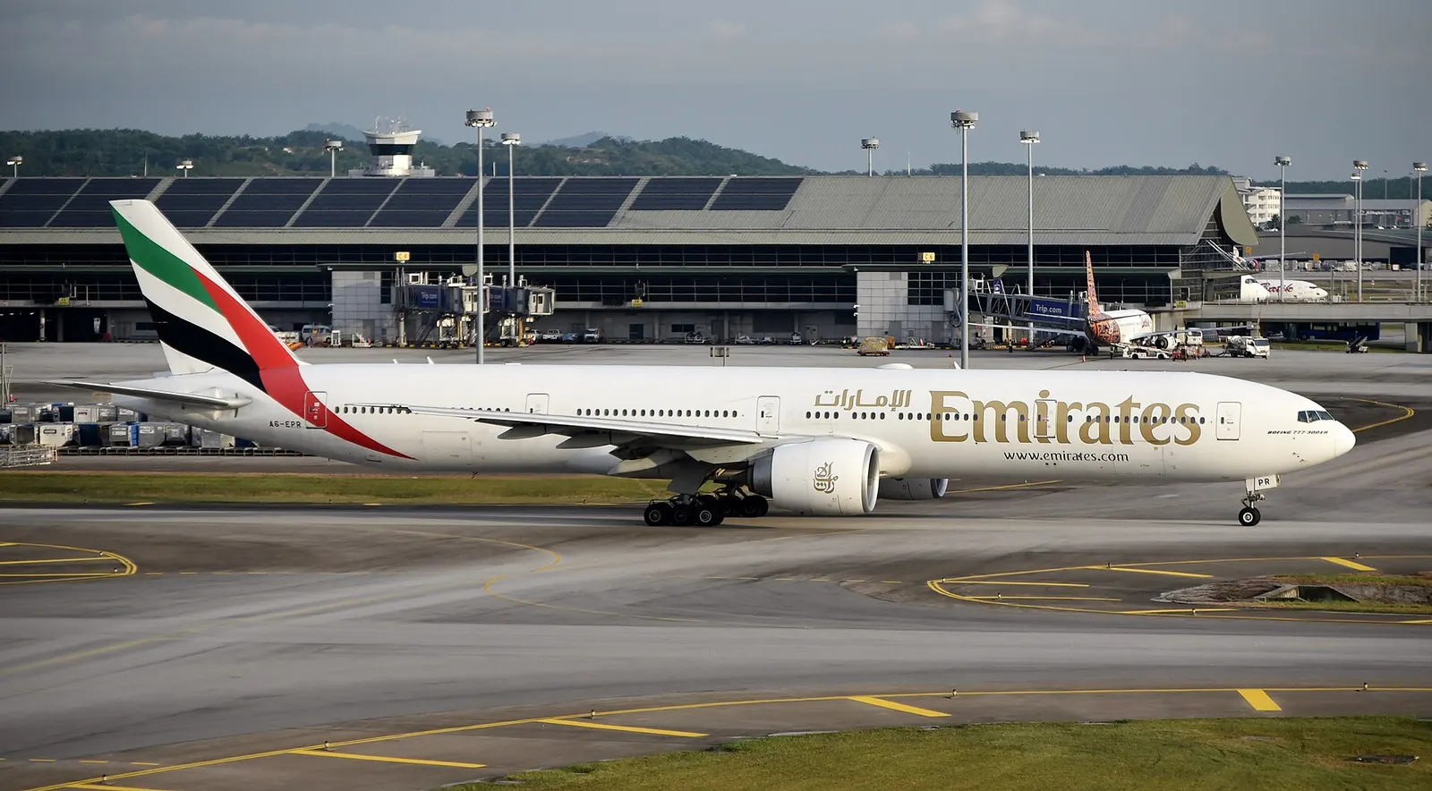Emirates Boeing 777-31H(ER) A6-EPR taxiing at Kuala Lumpur International Airport (KUL/WMKK), near Kuala Lumpur, Malaysia, on departure for Dubai International Airport (DXB/OMDB), Dubai, United Arab Emirates, as EK347