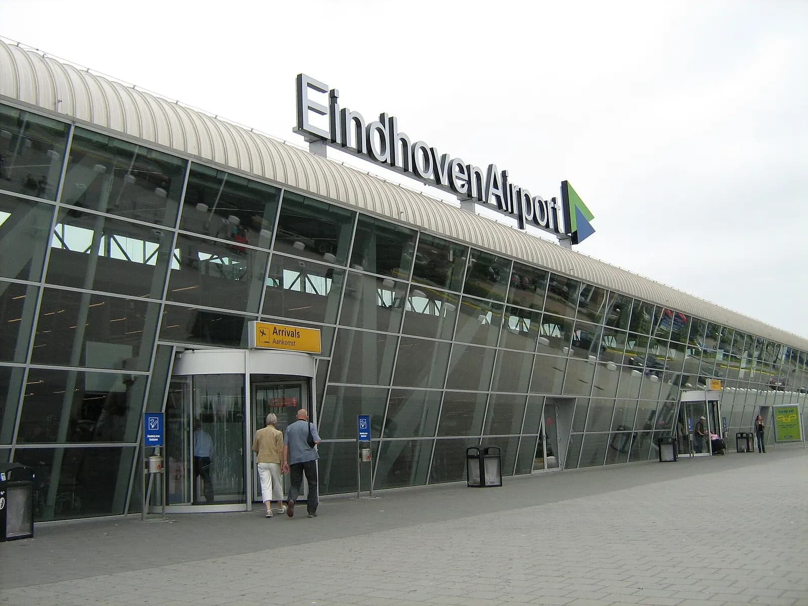 Departure hall (vertrekhal) interior at Eindhoven Airport with check-in area seating.