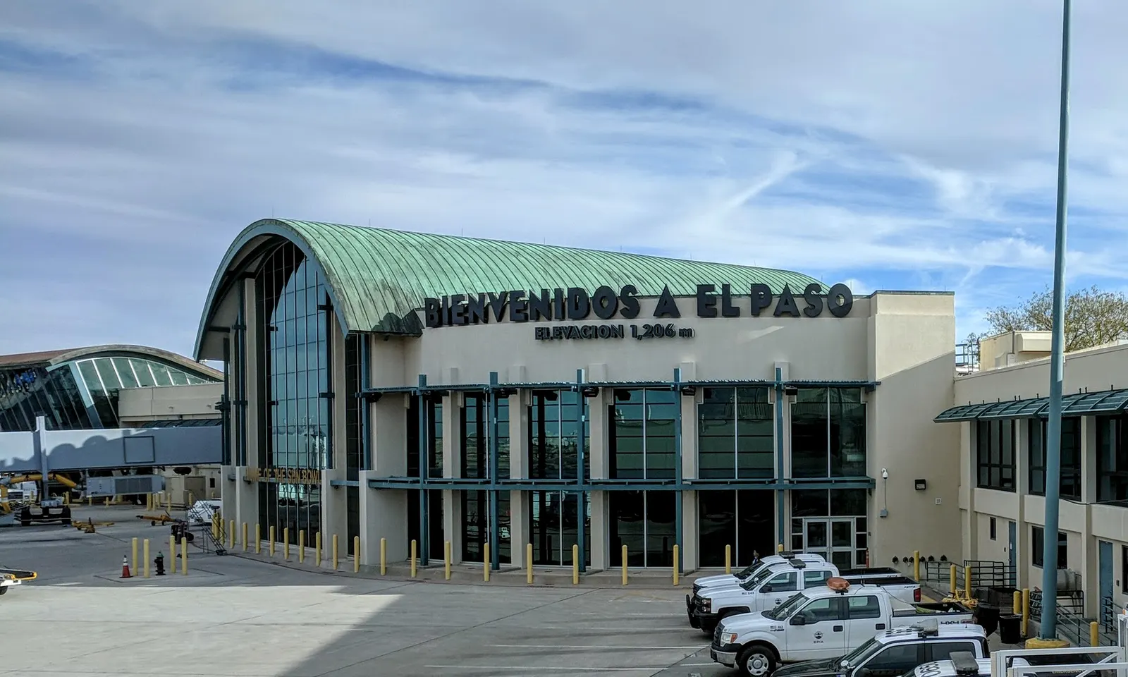 Arrivals hall and Bienvenidos a El Paso lettering seen from an aircraft parked at El Paso’s A concourse.