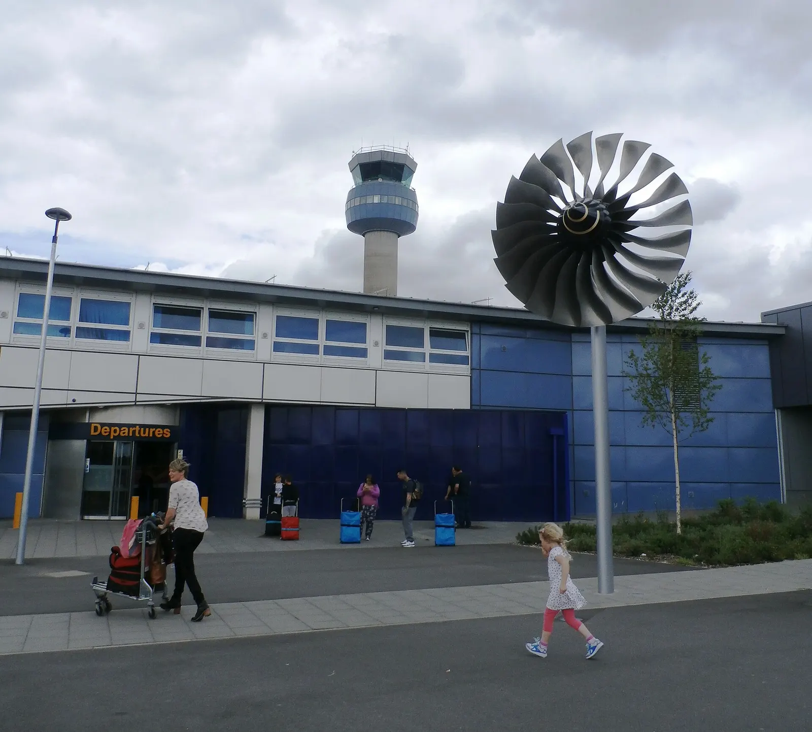 East Midlands Airport departures frontage and forecourt