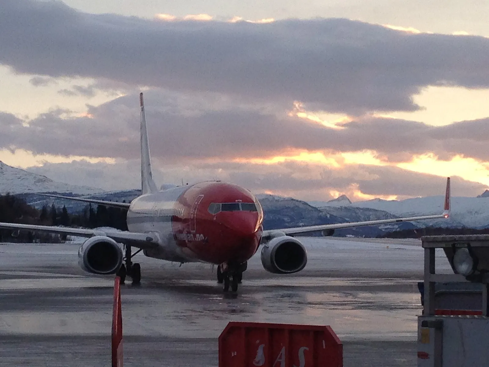 Norwegian Boeing 787 departing Evenes toward Oslo at winter sunset