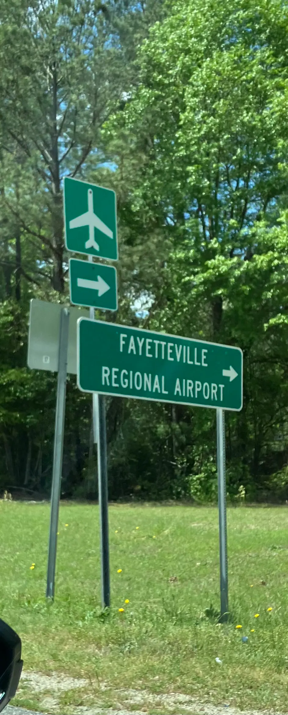 Road sign pointing to Fayetteville Regional Airport (KFAY)