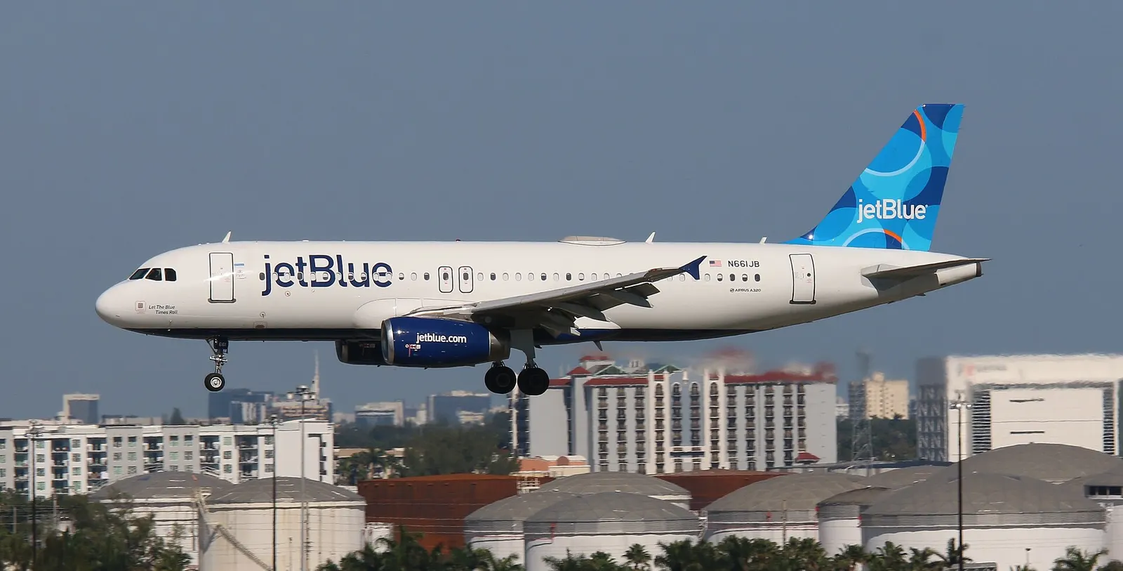 N661JB - Airbus A320-232 - JetBlue Airways FLL 191223 at Fort Lauderdale International Airport - from the roof of Parking Garage and inside Terminal 2