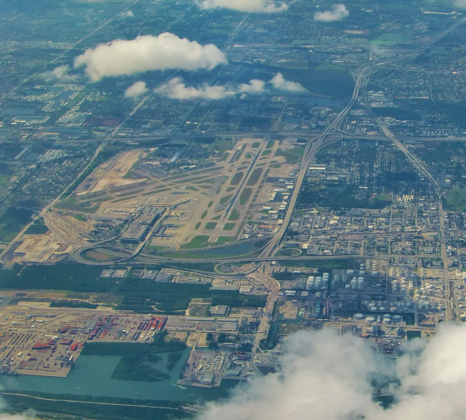 Luftaufnahme des Flughafens Fort Lauderdale-Hollywood International Airport