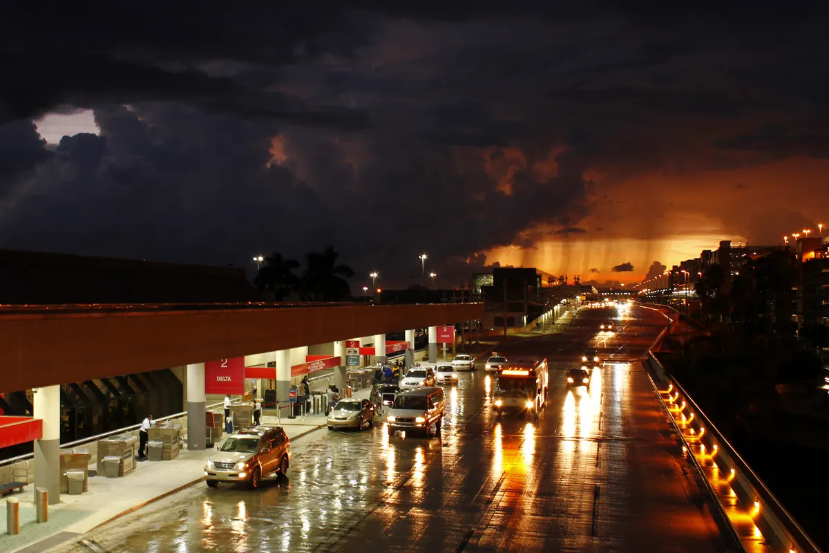 Just another South Florida sunshower...morning breaks at Fort Lauderdale-Hollywood International Airport (FLL) before I catch my flight.