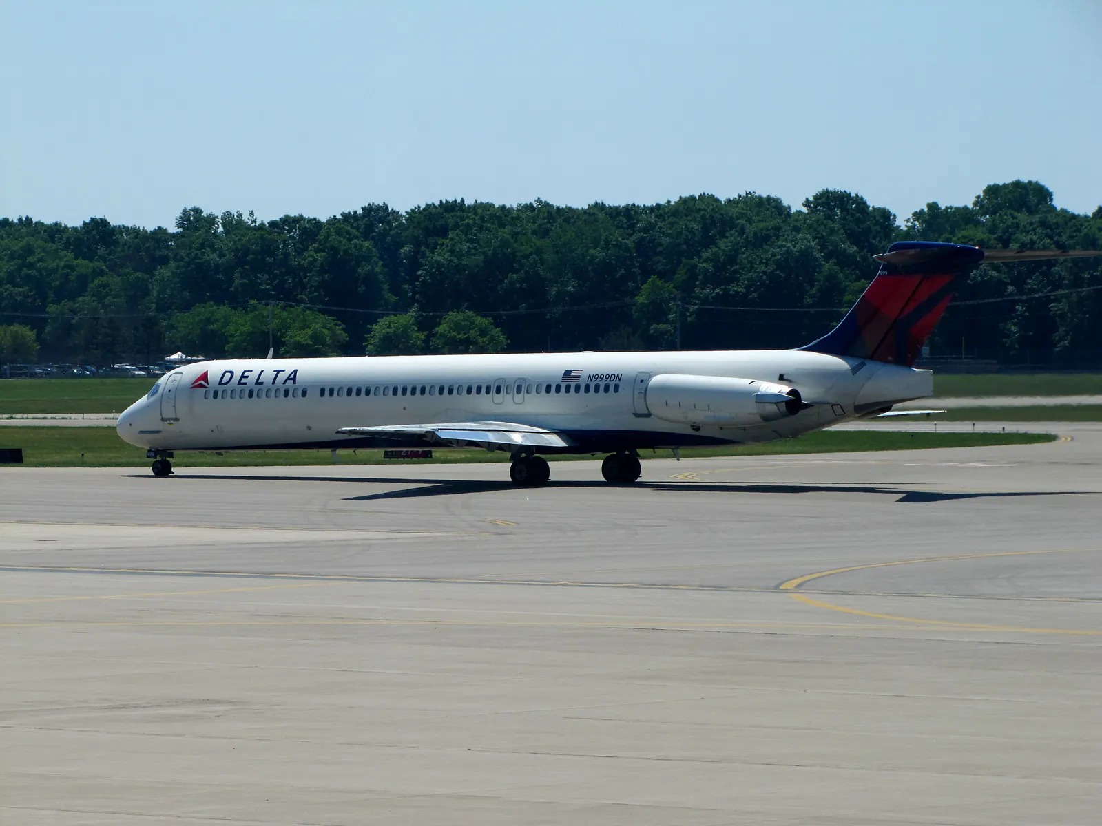 Historic Delta Air Lines MD-88 N999DN on the Bishop International Airport ramp, June 2012