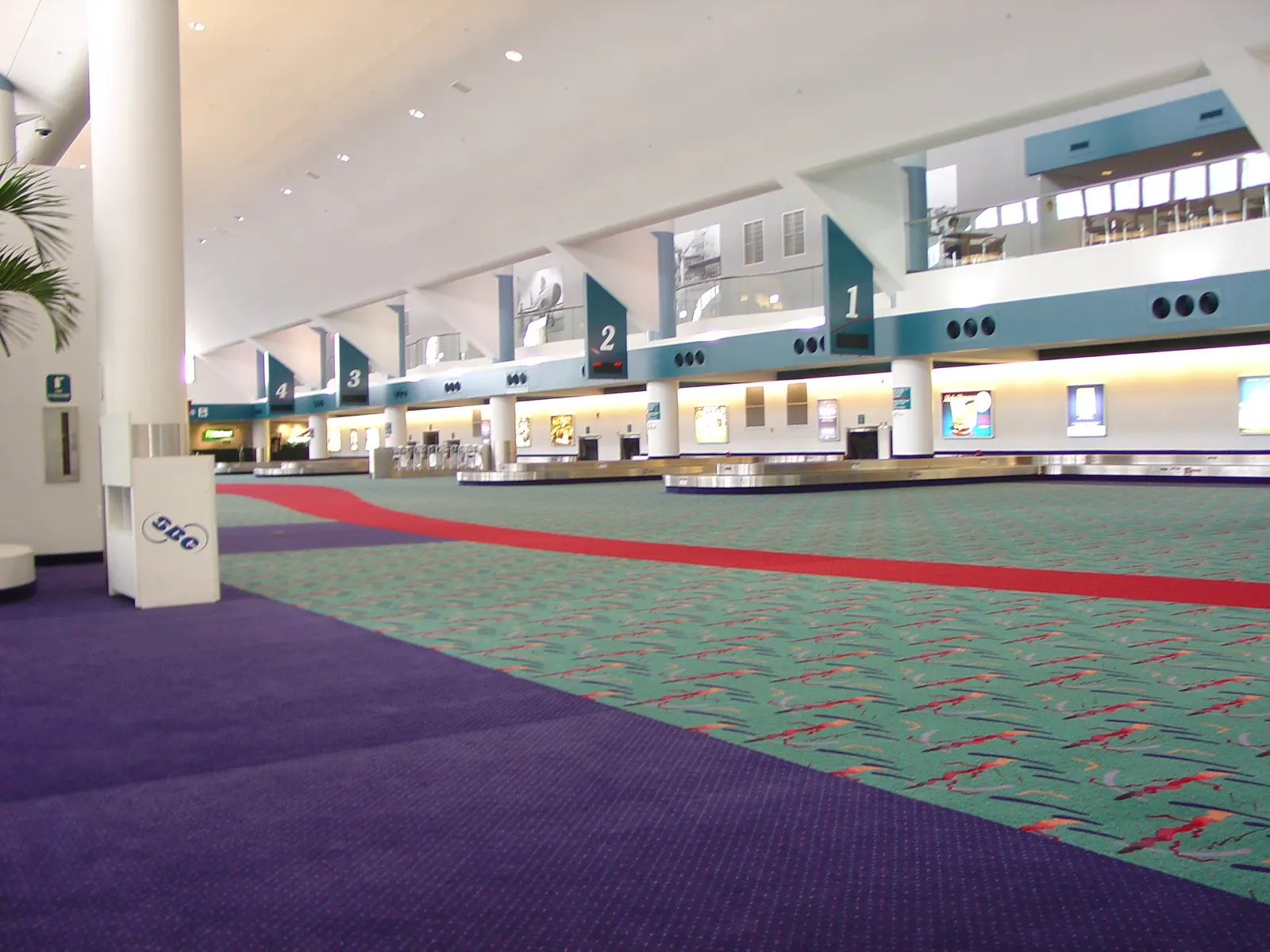 Historic June 2008 second terminal-interior angle of Bishop International Airport, Flint