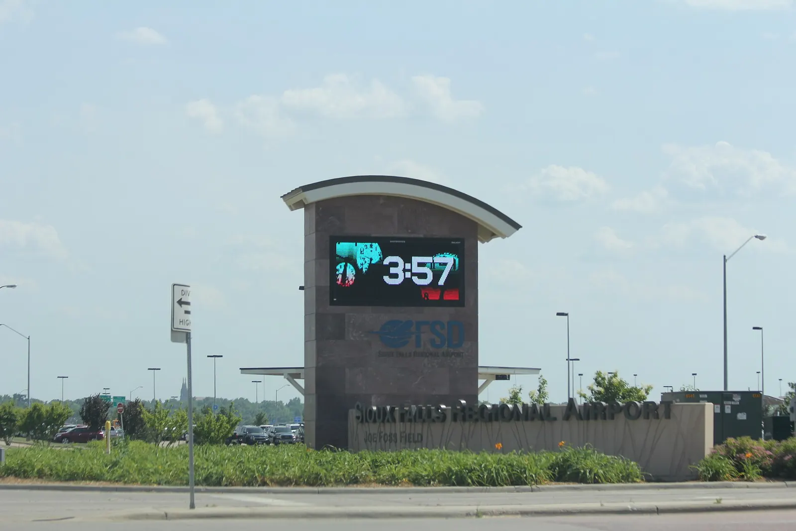 2016 closer view of the Sioux Falls Regional Airport terminal entrance doors and canopy.