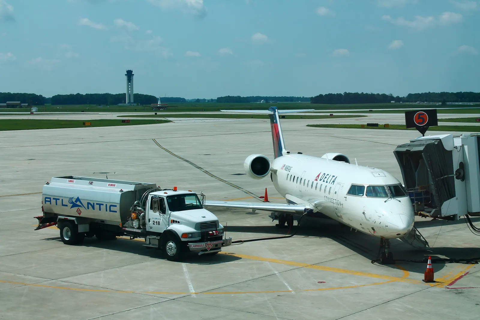 Historic June 2014 Delta Connection CRJ200 at Gate 5, Fort Wayne International Airport — pre-Project Gateway, not live interiors
