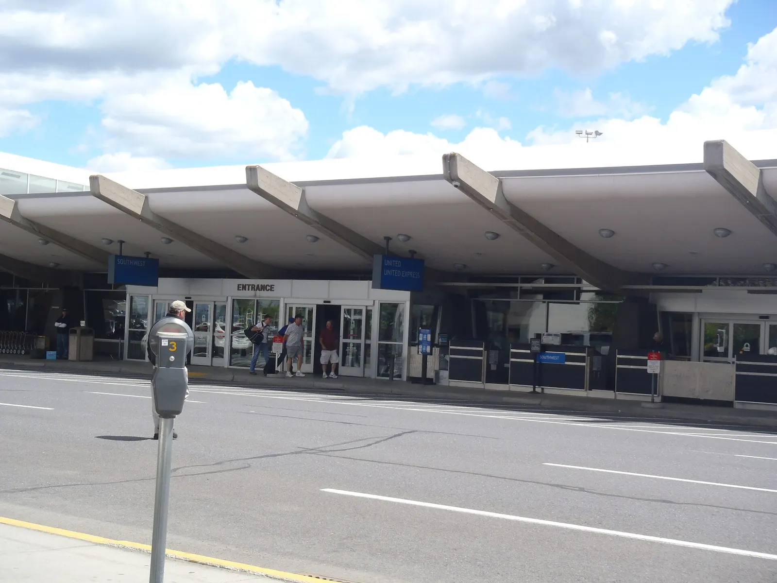 Holdroom seating along Concourse B at Spokane International Airport