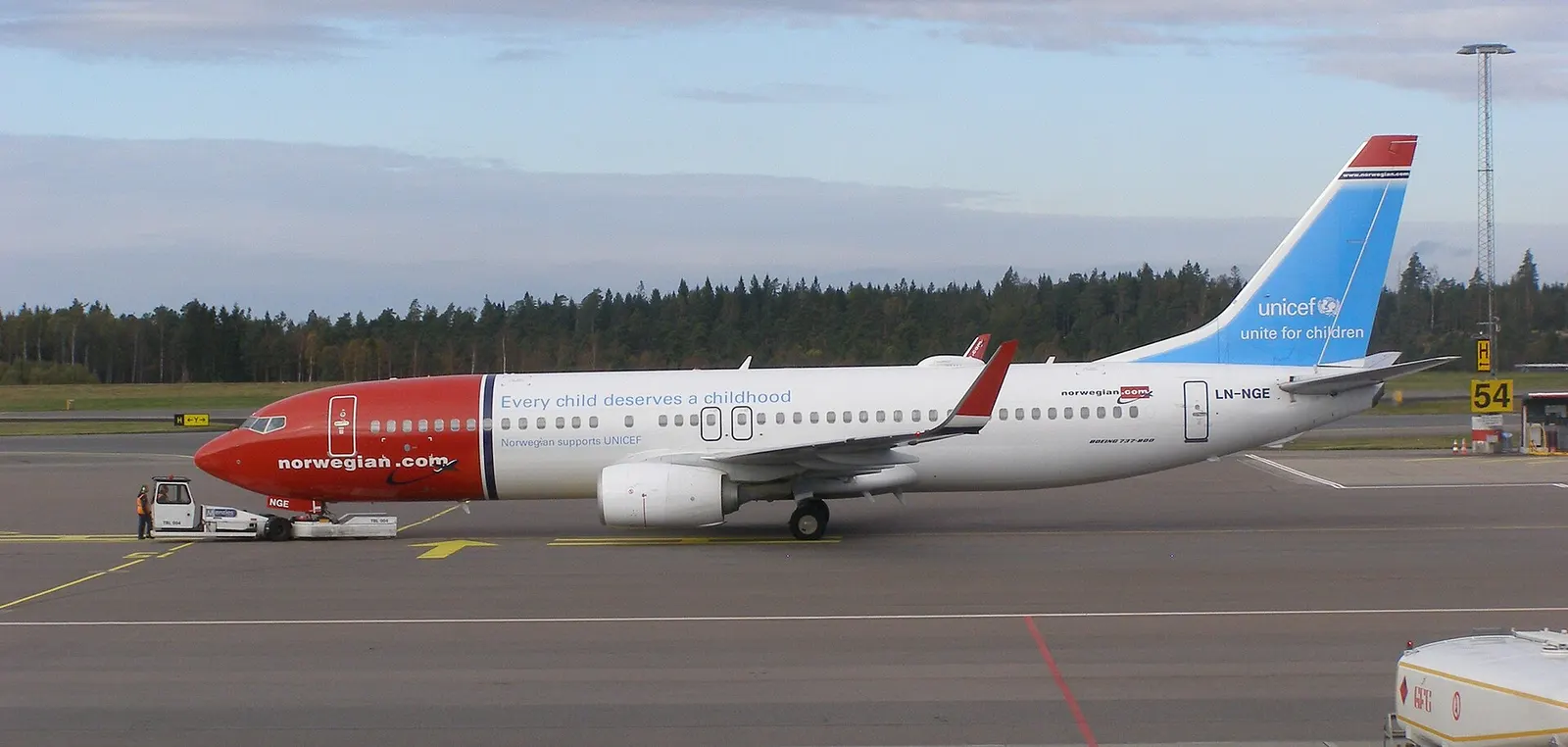 Göteborg-Landvetter Airport - Norwegian Air Shuttle Boeing 737-800 LN-NGE