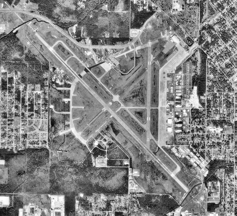 USGS aerial of Gulfport–Biloxi International Airport, 19 February 1992