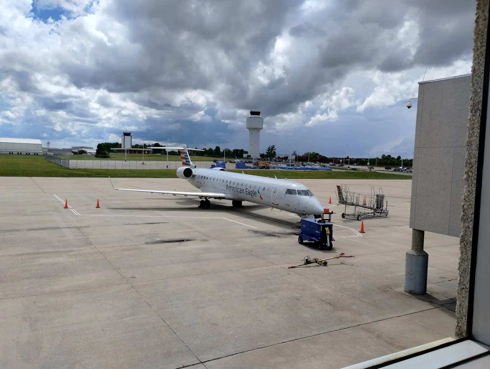 American Eagle PSA Airlines CRJ-700 N517AE on the Piedmont Triad International Airport ramp in July 2024.