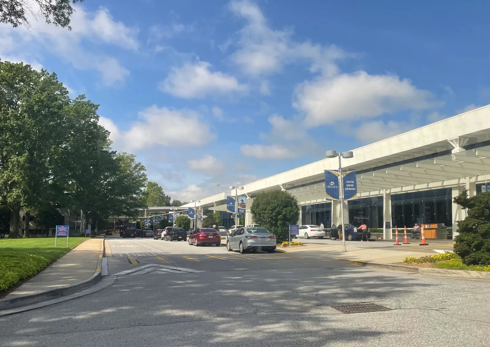 Drop-off and pickup curb at Greenville-Spartanburg International Airport