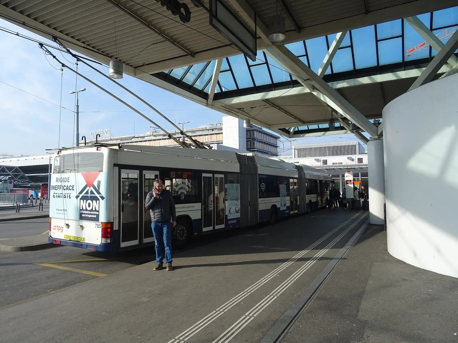 A TPG trolleybus on line 10 at its terminus stop in front of Genève-Aéroport railway station at quai A.