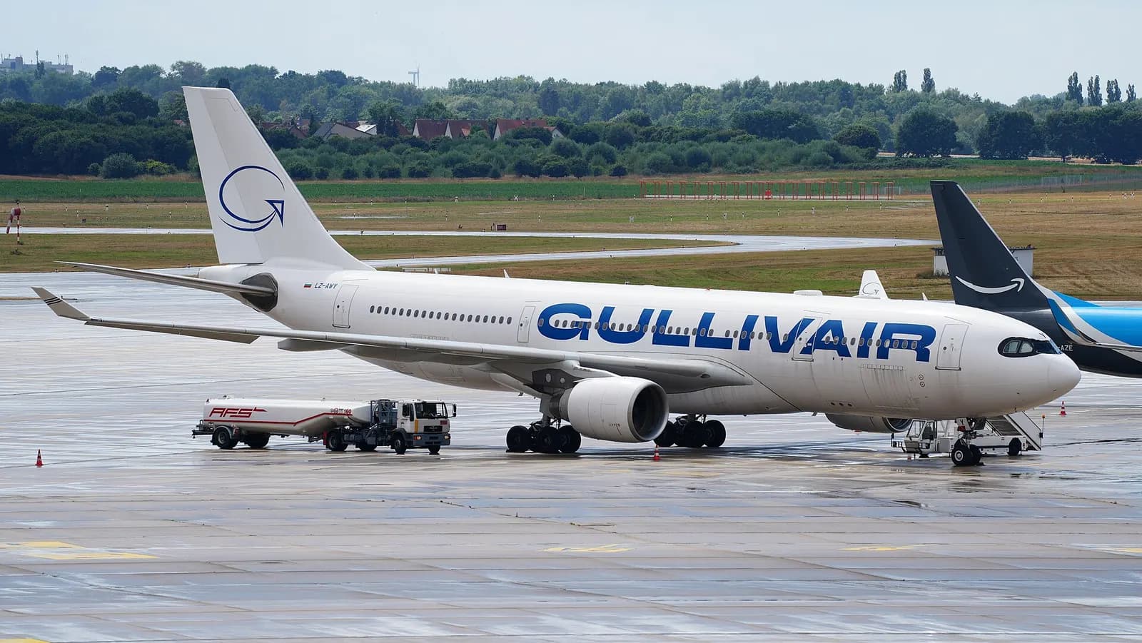Der Airbus A330-223 der Fluggesellschaft GullivAir mit dem Kennzeichen LZ-AWY auf dem Flughafen Hannover-Langenhagen. Das Flugzeug führte einen Positionierungsflug von Hannover nach Amsterdam durch.
